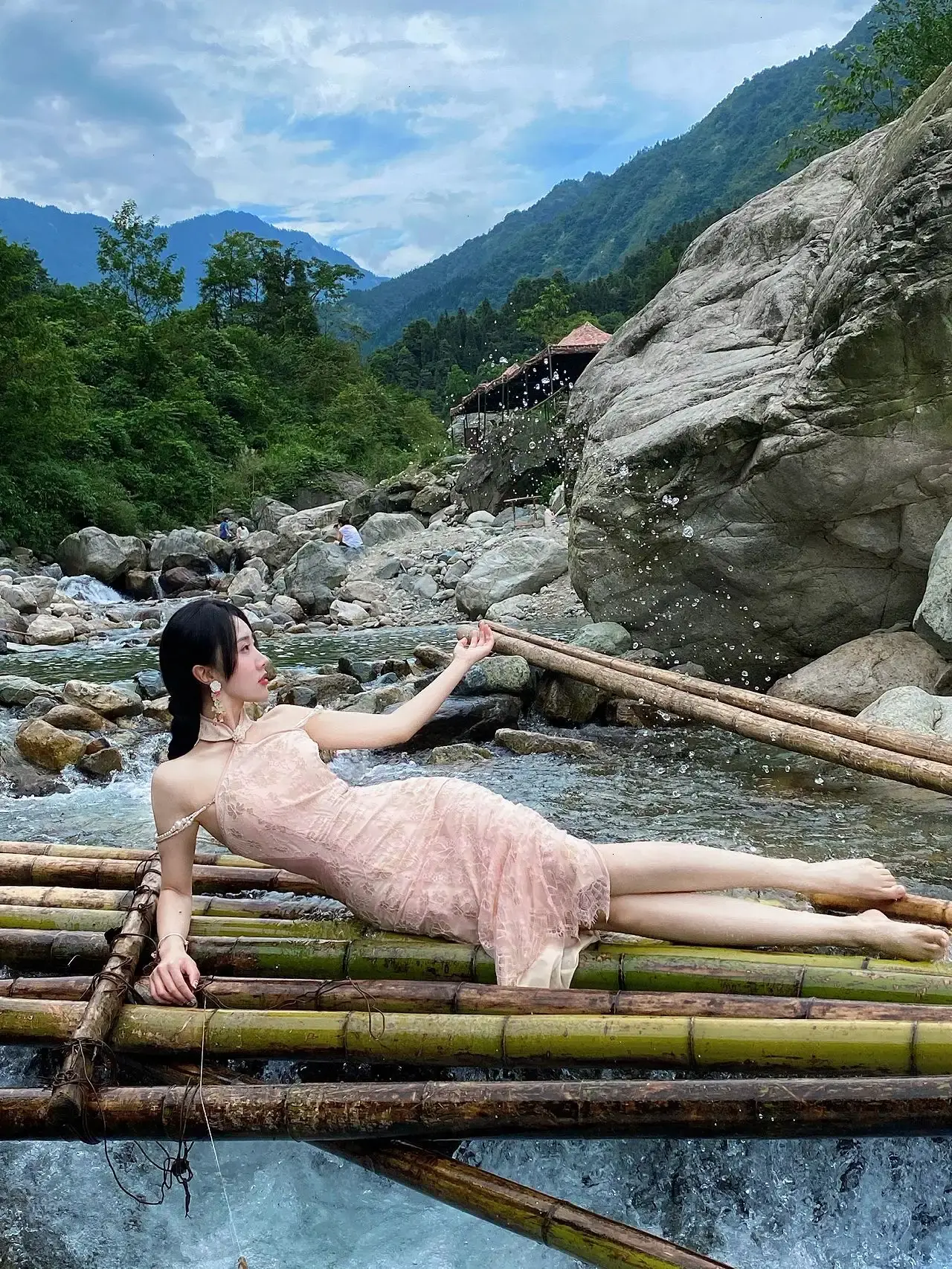 杰克吉伦哈尔