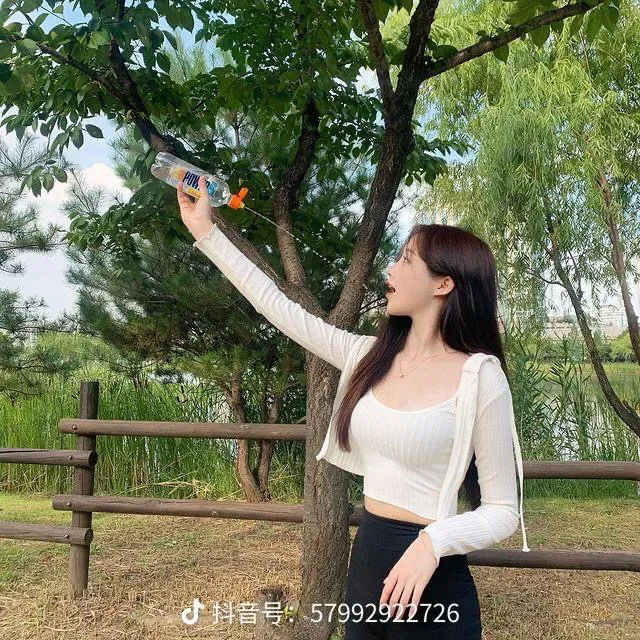 美女胸罩