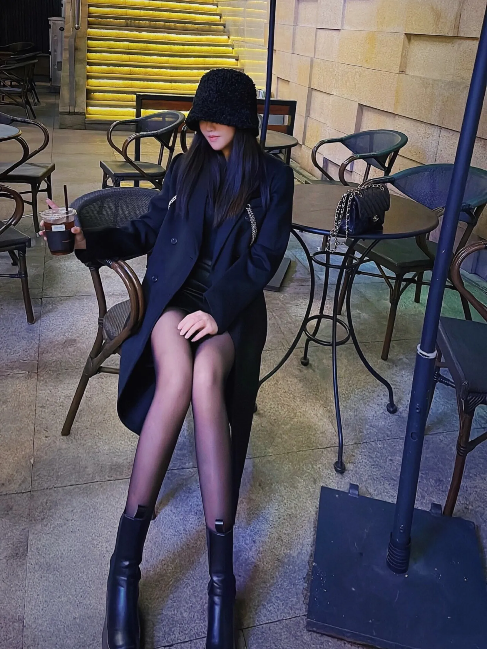 美女被绑架封嘴